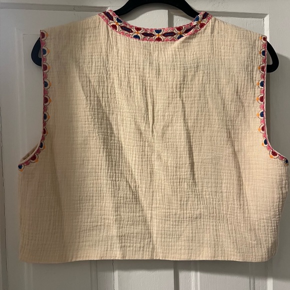 Embroidered Floral Cotton Vest in Cream and Pink - Picture 5 of 6